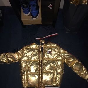 Tommy Hilfiger Gold puffer . Size large.
